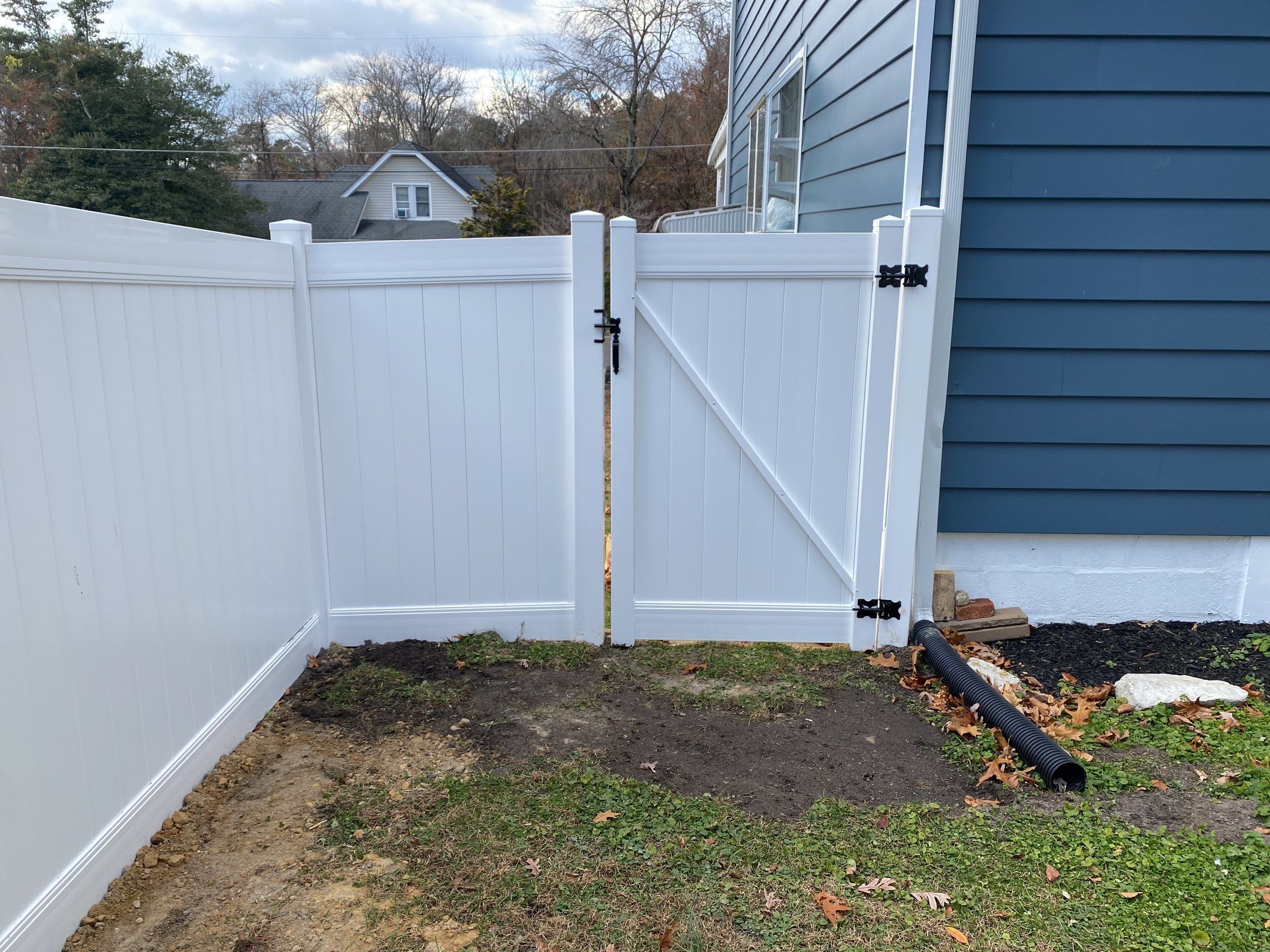 East-Greenwich-New-Jersey-Vinyl-Fence-Installation