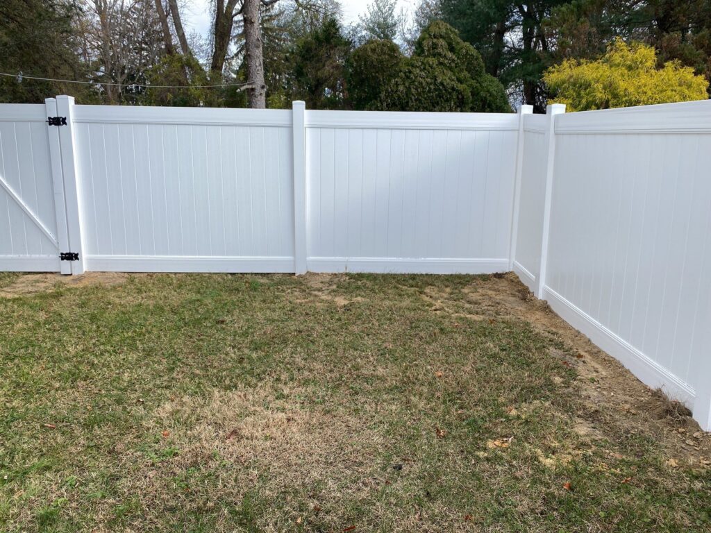 King-of-Prussia-Pennsylvania-Vinyl-Fence-Installation-1