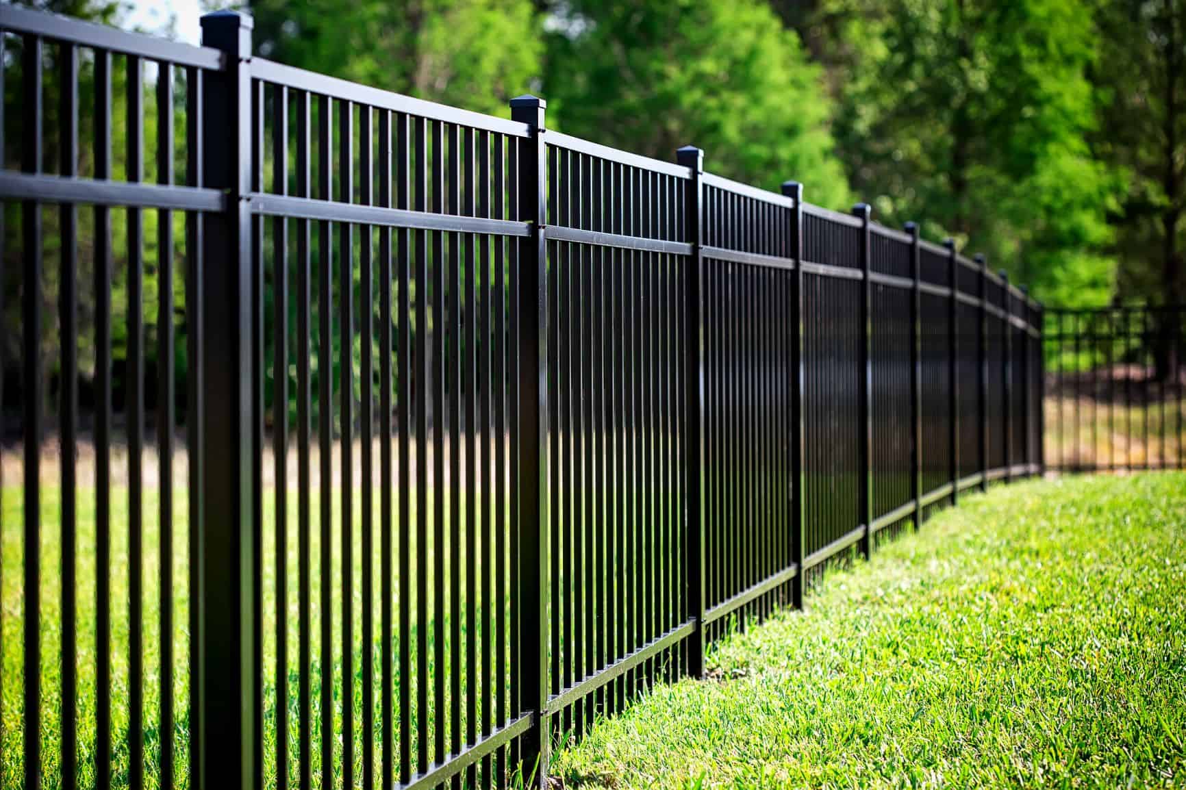 Montchanin-Pennsylvania-Aluminum-fence